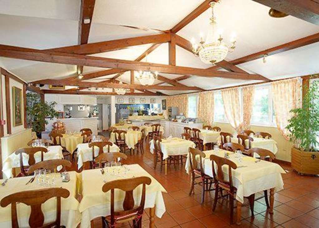Hotel Strasbourg - Montagne Verte & Restaurant Louisiane レストラン 写真